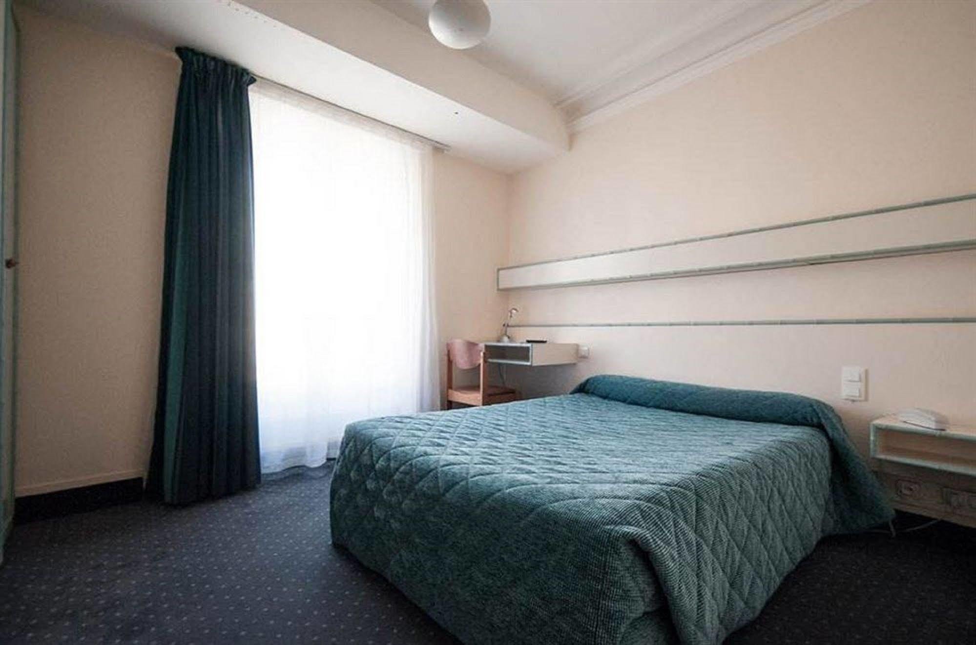 Ibis Styles Hotel Paris Gare De Lyon Bastille Exterior foto